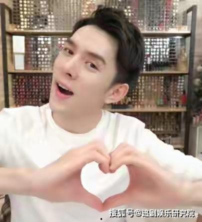 吃瓜娱乐圈八卦王一博,娱乐圈的瓜田明星，揭秘他的成长与蜕变  第2张